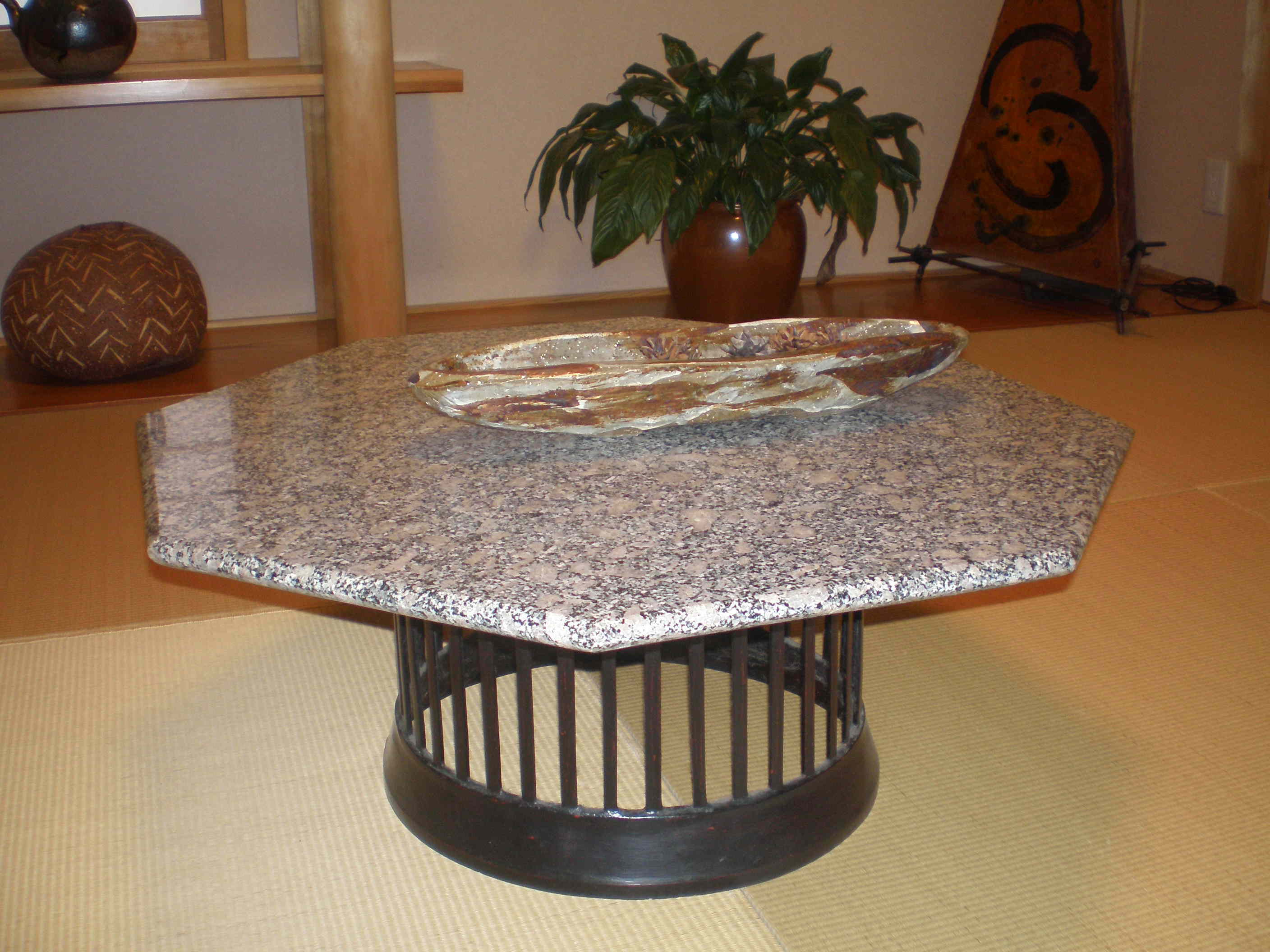 石のテーブルの写真