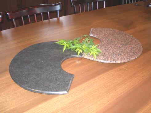 石で作ったテーブル飾りの写真